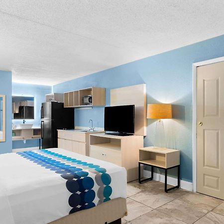 Suburban Studios By Choice Hotels - Award Winning - New 2024 - Walk To Eateries & Grocery - Ultra Sparkling - Garden Rooms - Designer Lighting & Right Off I-95 - Proudly An All American Managed Property برونزويك المظهر الخارجي الصورة