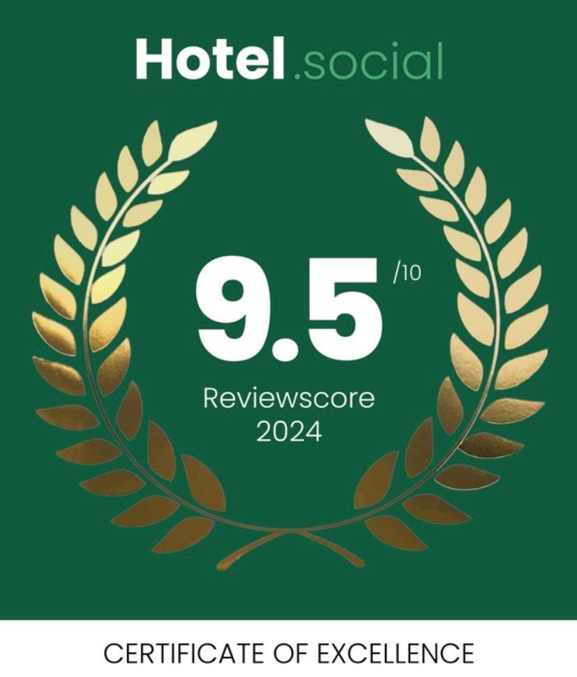 Suburban Studios By Choice Hotels - Award Winning - New 2024 - Walk To Eateries & Grocery - Ultra Sparkling - Garden Rooms - Designer Lighting & Right Off I-95 - Proudly An All American Managed Property برونزويك المظهر الخارجي الصورة