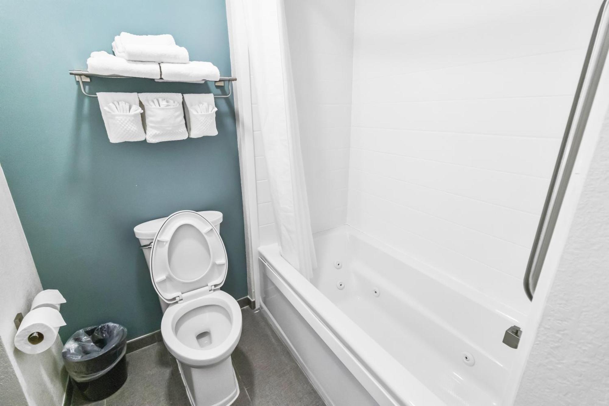 Suburban Studios Brunswick I-95 برونزويك المظهر الخارجي الصورة