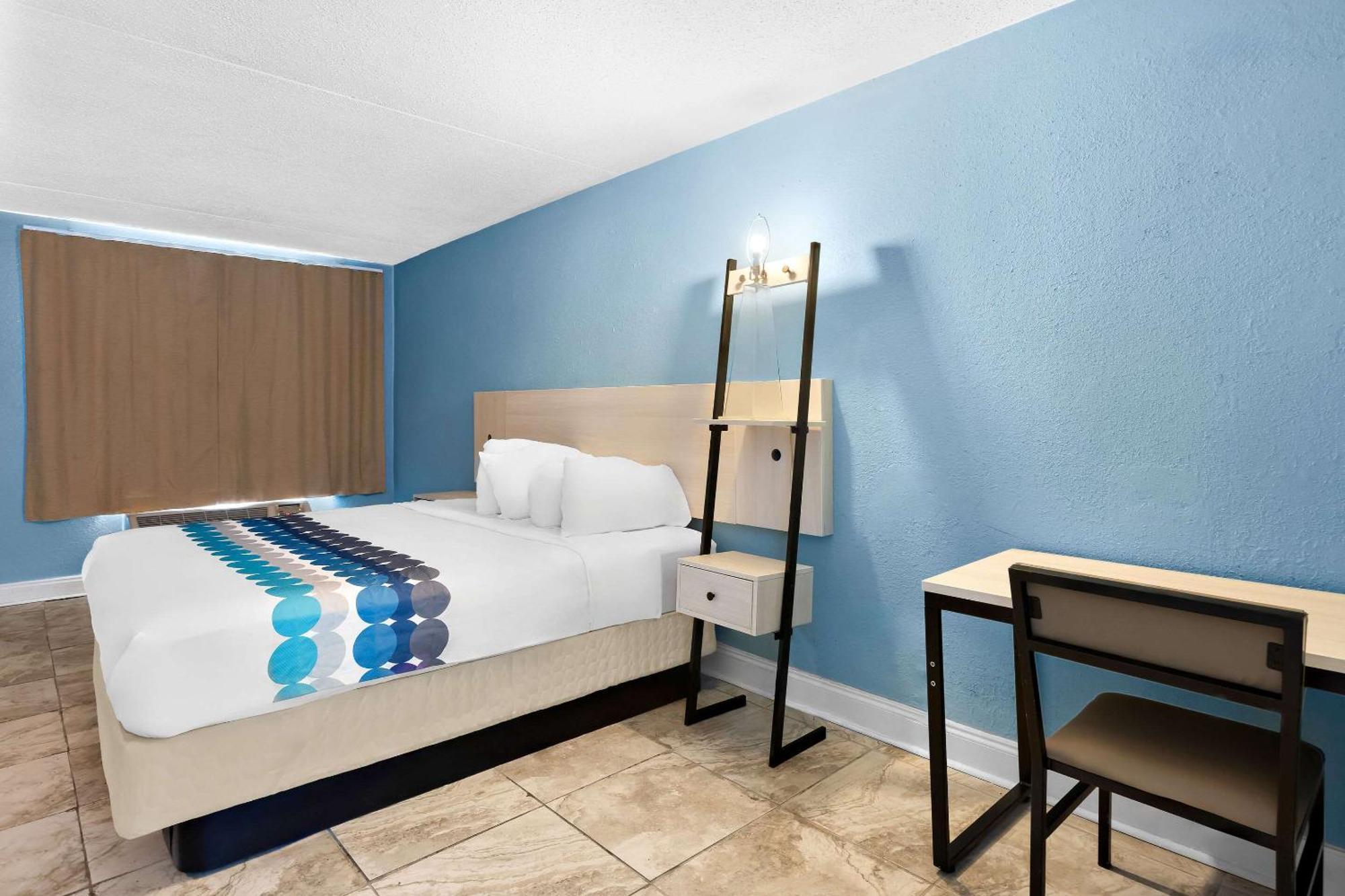 Suburban Studios By Choice Hotels - Award Winning - New 2024 - Walk To Eateries & Grocery - Ultra Sparkling - Garden Rooms - Designer Lighting & Right Off I-95 - Proudly An All American Managed Property برونزويك المظهر الخارجي الصورة